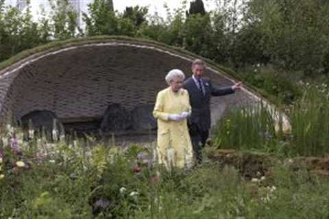 The Queen once hid in a bush to avoid a controversial Buckingham Palace guest