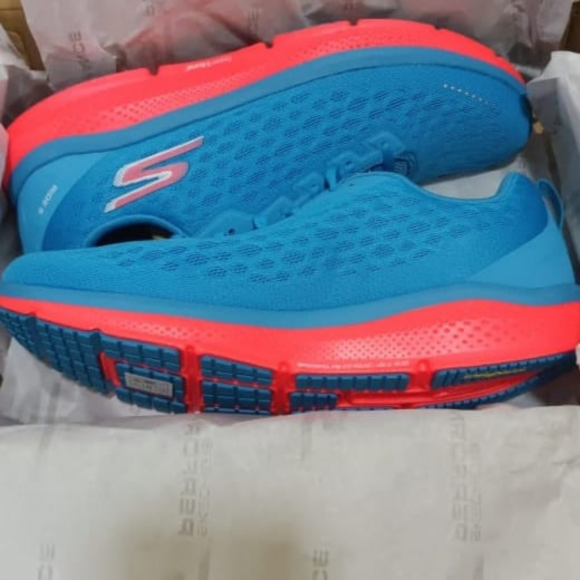 Hyping fitness with the new Skechers HyperBurst Shoes (A Review)