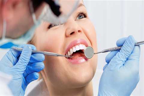 What is the difference between a dentist and a cosmetic dentist?