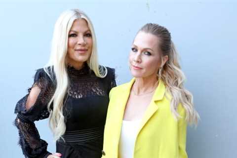 Tori Spelling & Jennie Garth Remember Beverly Hills, 90210 Co-star Denise Dowse