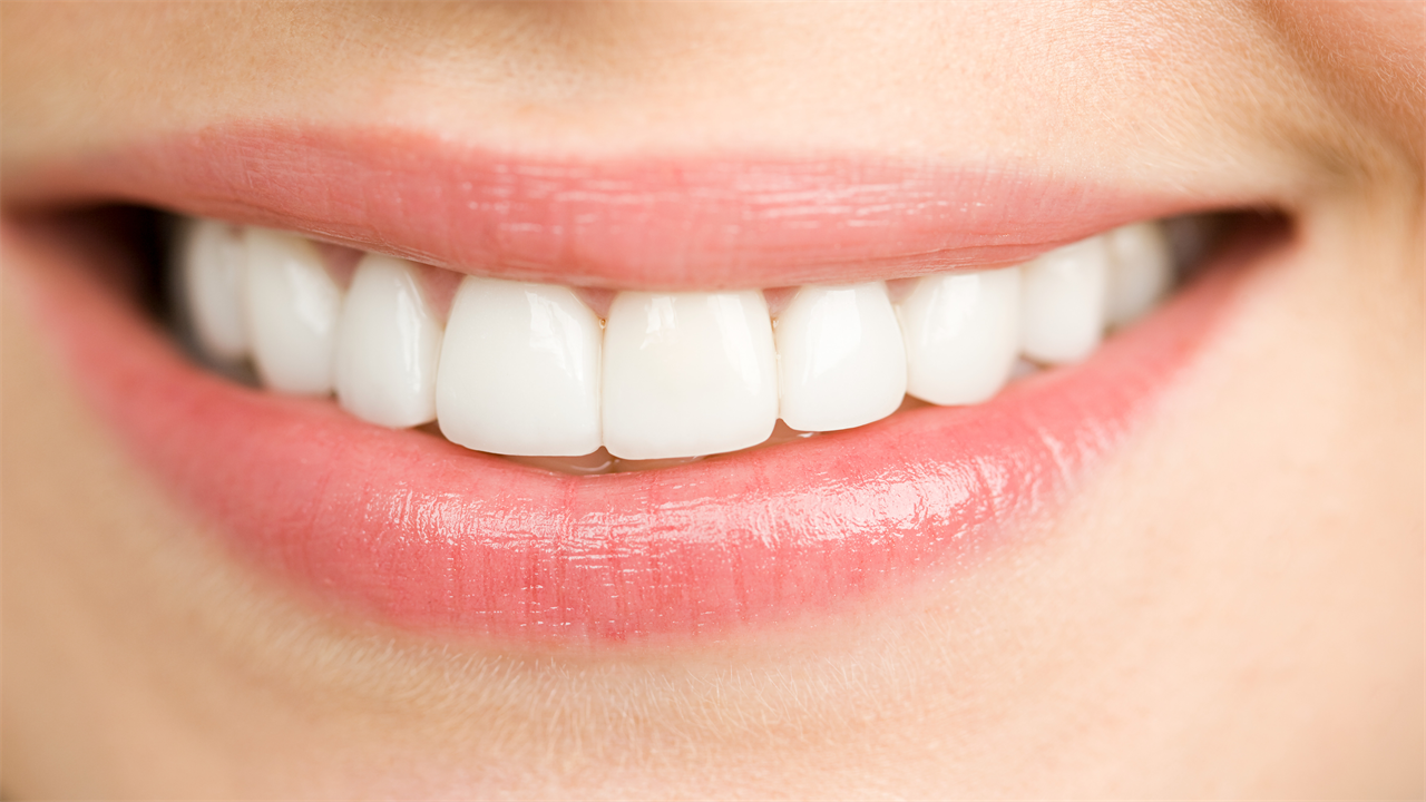 Turmeric For Teeth Whitening Will Give You a Sparkling, Ageless Smile