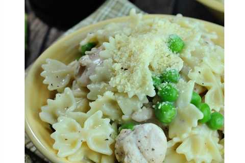 Instant Pot Chicken and Bowtie Pasta Alfredo with Peas + Weekly Menu