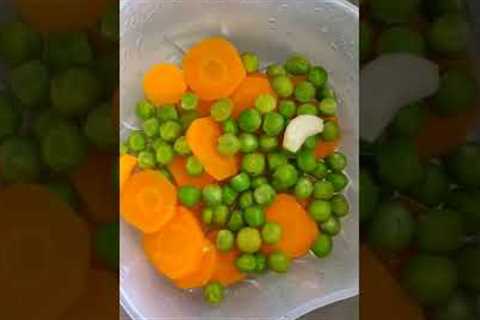 6 month baby food!! BLW - Day 17 ( Peas Carrot Puree)