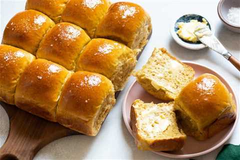 Pumpkin Dinner Rolls