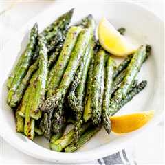 Simple Grilled Asparagus with Lemon