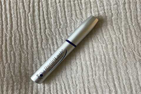 Revolutionize Your Look: America's New Favorite Lash Serum