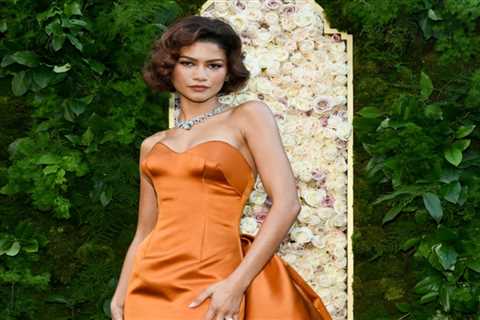 America's Sweetheart Zendaya Sets New Trends at Golden Globes